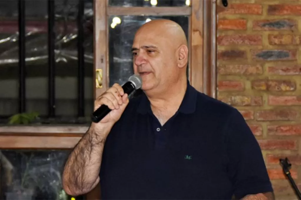 Murió el tenor que cantaba desde su balcón cuando empezó la pandemia