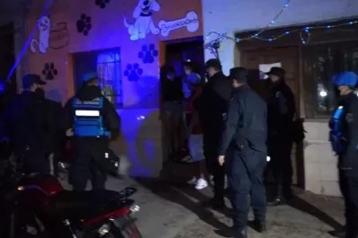 Disturbios y detenciones en fiestas clandestinas en Jujuy y en Córdoba
