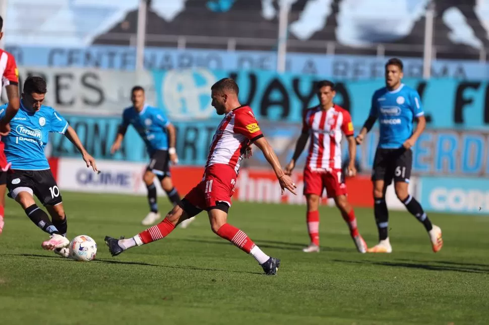 VOLVIÓ CON TODO. Tras la suspensión, Sansotre fue uno de los puntos más altos en el mejor partido del “Santo” en el torneo. 