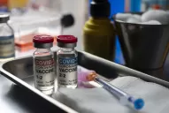 Un estudio confirma que es seguro y eficaz combinar las vacunas de AstraZeneca y de Pfizer
