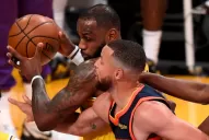 LeBron James le ganó la pulseada Stephen Curry y Lakers entró a los playoffs