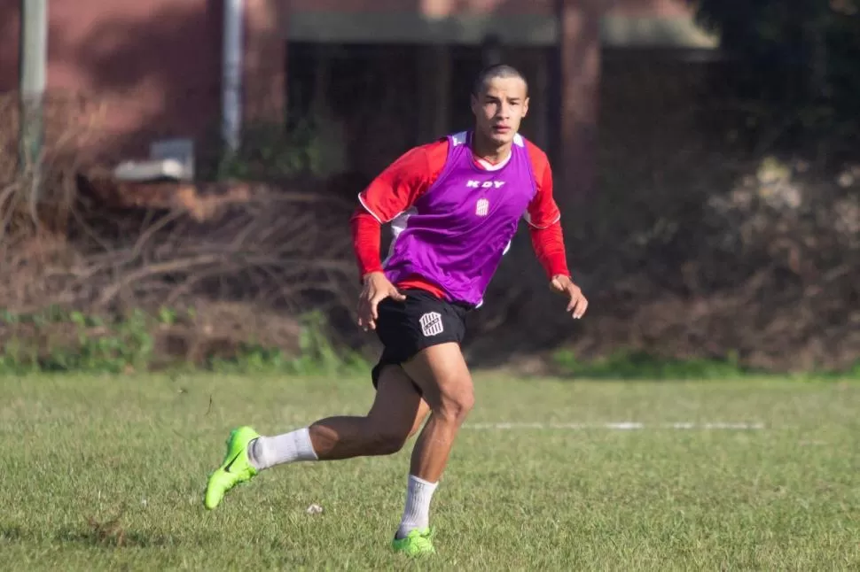 DE HACHA Y TIZA. Balcarce es un clásico volante central de marca; es rápido y tiene mucho despliegue. “Debe aprovechar al máximo la oportunidad. Este debe ser sólo el inicio de su carrera”, dijo De Muner. 