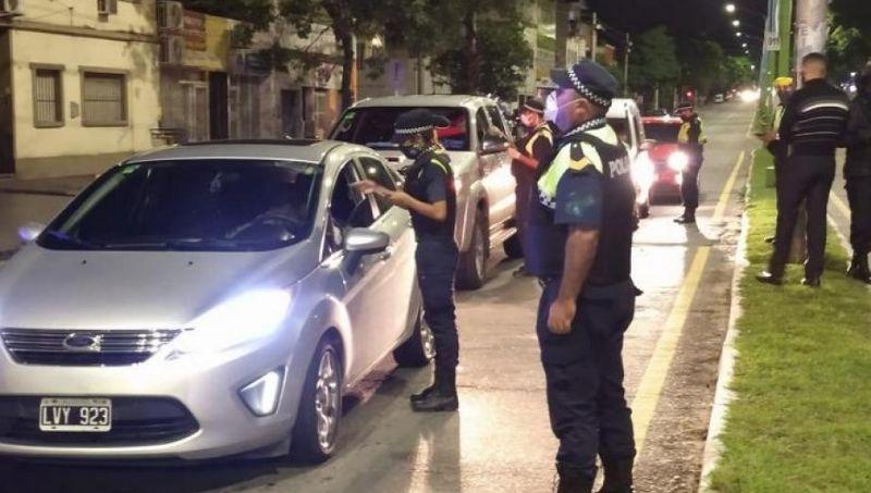 CONTROLES. La policía intensificará la presencia de no esenciales en los horarios no permitidos.