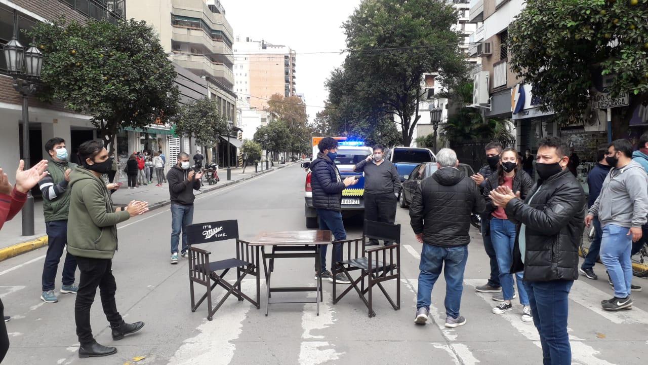 MANIFESTACIÓN. Los gastronómicos expresaron su rechazo a las nuevas medidas adoptadas por el Gobierno.