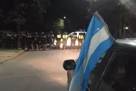 Video: protestaron toda la tarde en la casa de Manzur contra las restricciones