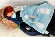 La familia de la joven que murió tirada en el piso por covid denunció al personal de tres hospitales