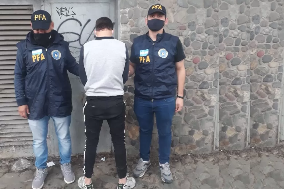 Detuvieron a un vendedor de droga en avenida Colón al 800
