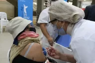 Vacunación en Tucumán: por cada tres primeras dosis, se aplicó una del segundo componente