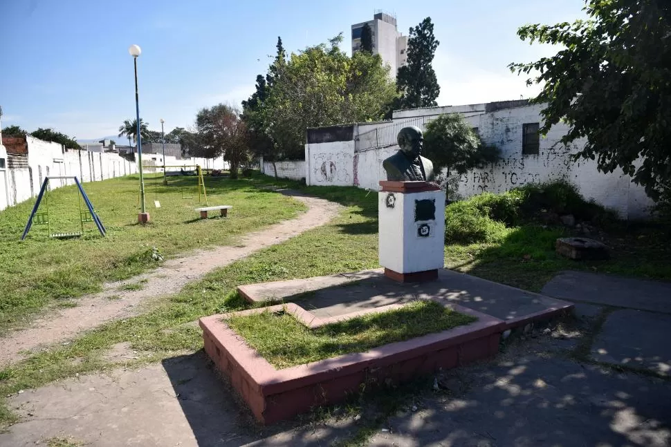 EL PASEO DE “LOS FANTASMAS”. El cuerpo de la víctima fue hallado en una plazoleta del sur de la ciudad. 