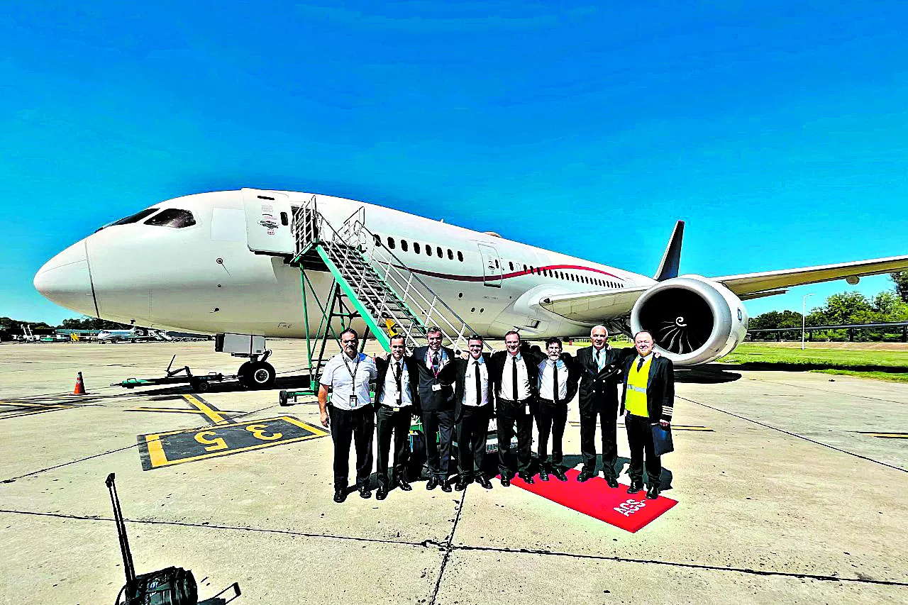 Enrique Piñeyro: el avión está disponible para los vuelos que hagan falta