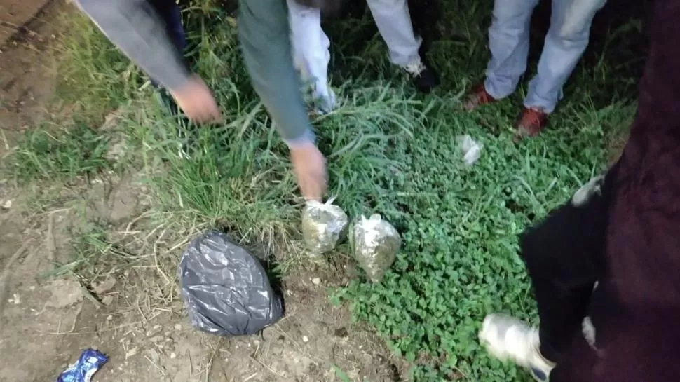 PRUEBAS. La droga que ocultaron los sobrevivientes del hecho.  
