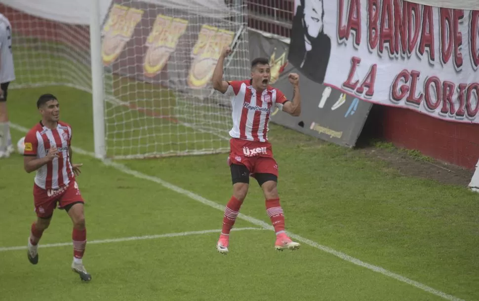 DESAHOGO. Rodríguez marcó el tanto que abrió el juego contra Deportivo Riestra.  