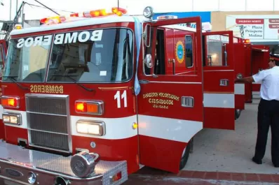Alumnos donaron la plata de la fiesta de egresados a los bomberos