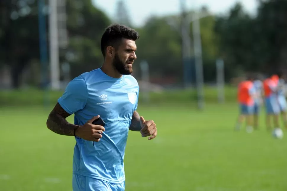 ¿SEGUIRÁ?. Atlético espera el regreso a los entrenamientos para comenzar el diálogo con Toledo. LA GACETA / FOTO DE franco vera