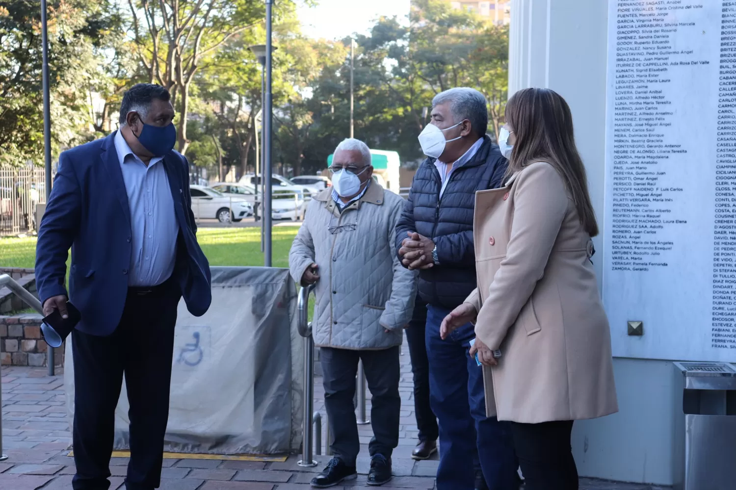 EN LA LEGISLATURA. Concejales bandeños, antes de presentar el pedido de juicio político contra Leguizamón. Foto: Prensa BRS