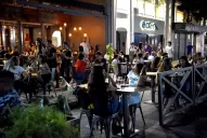 El COE resolvió la reapertura de comercios y bares, pero atenderán sólo hasta las 19