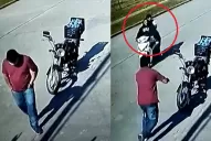 Video: un repartidor esperaba para entregar un pedido y fue asaltado por motochorros