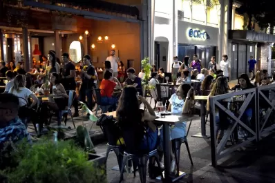 El COE resolvió la reapertura de comercios y bares, pero atenderán sólo hasta las 19