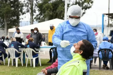 Tucumán inicia el lunes con 816 nuevos casos y 10 muertes por covid-19