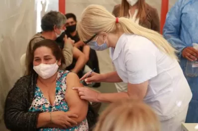 Estiman que esta semana se completará la vacunación de las personas de entre 50 y 55 años