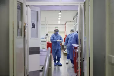 En el Padilla, reconvierten salas comunes en terapia intensiva para casos graves de covid-19