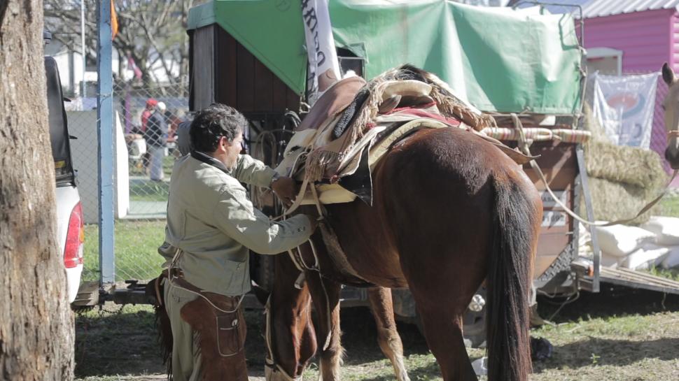 DISTINCIÓN. El Concejo Deliberante les dio un diploma de reconocimiento a los gauchos.