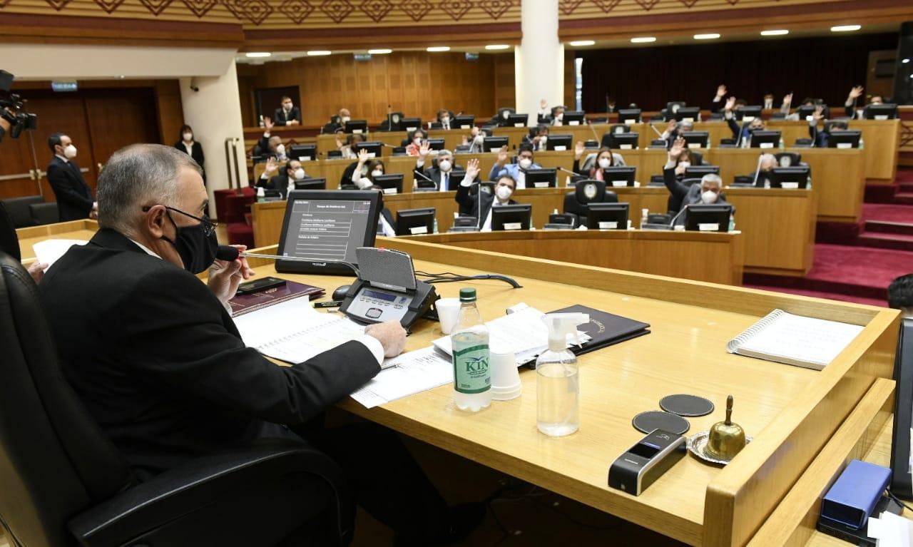 DESDE EL ESTRADO. Jaldo salió al cruce de Vargas Aignasse. Foto de Prensa HLT