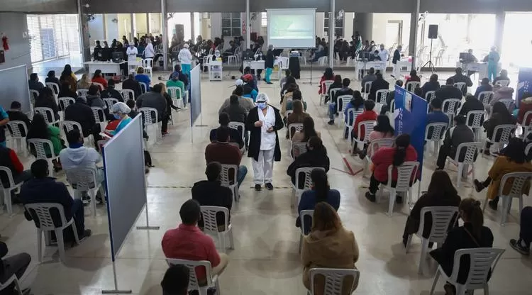 NODO DE VACUNACIÓN. En la Escuela Técnica Juan XXIII. Foto Comunicación Pública