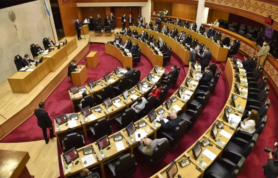 DEBATE. La sesión tuvo como columna vertebral ayudas y beneficios para hacerle frente a la pandemia. 