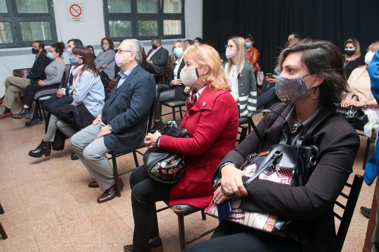 EN EL AUDITORIO. El ex juez Casas presenció el acto de juramento de su hija. Foto: Prensa Desarrollo Social