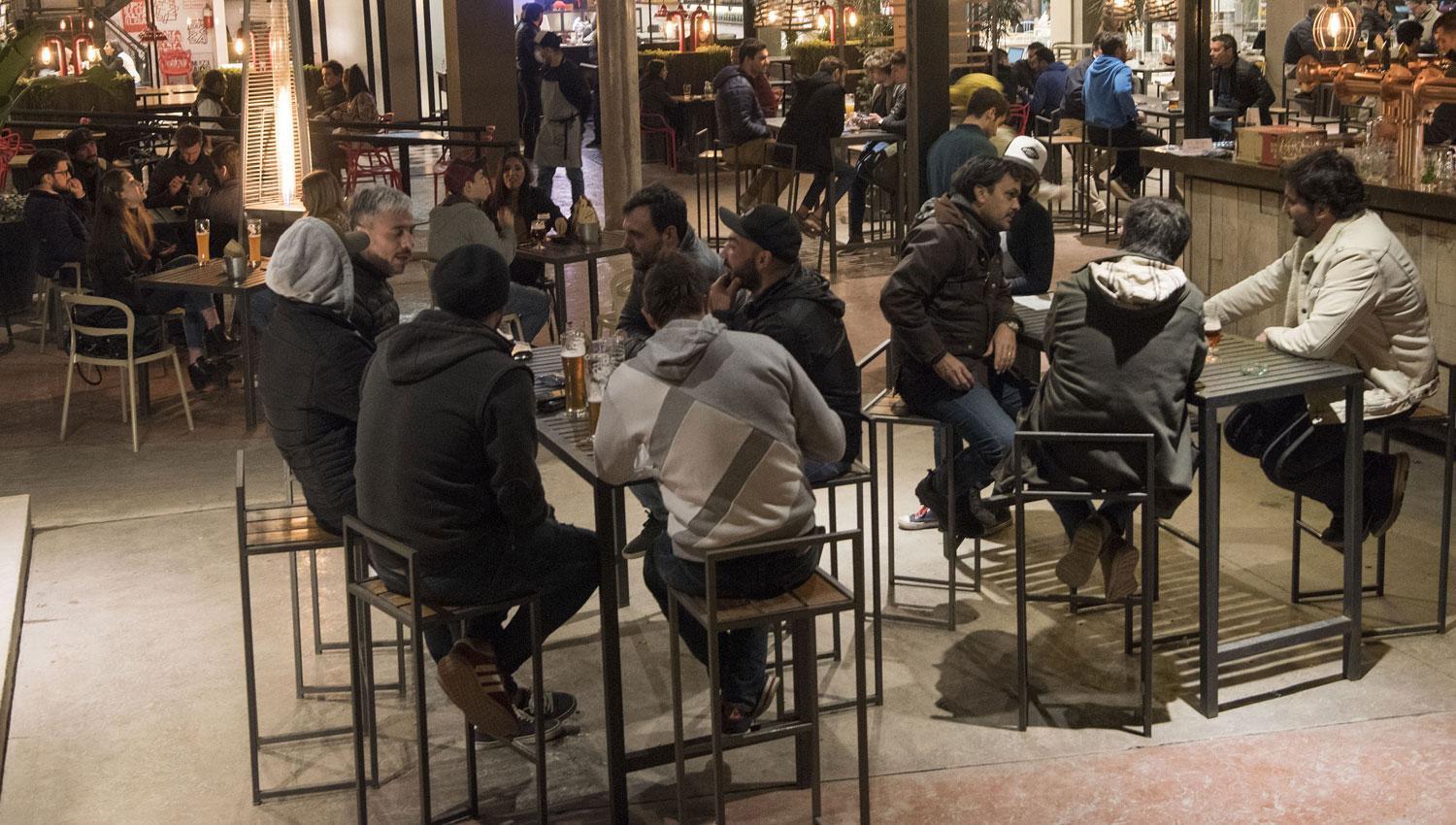 MENOS ESTRICTOS. En Yerba Buena, la flexibilización apunta a hamburgueserías y cervecerías. LA GACETA