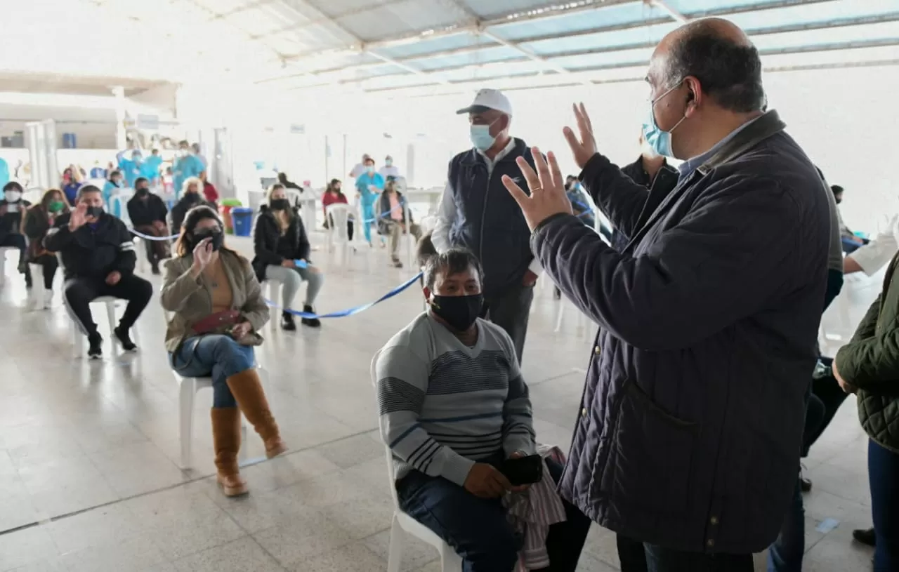 EN TRANCAS. El gobernador destacó el avance de la campaña de inmunización. Foto Comunicación Pública