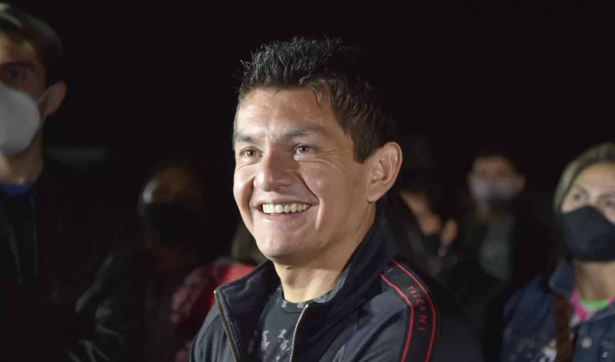 FELICIDAD PLENA. Desde que llegó a su tierra desde Santa Fe, el crack del fútbol no dejó de sonreír.