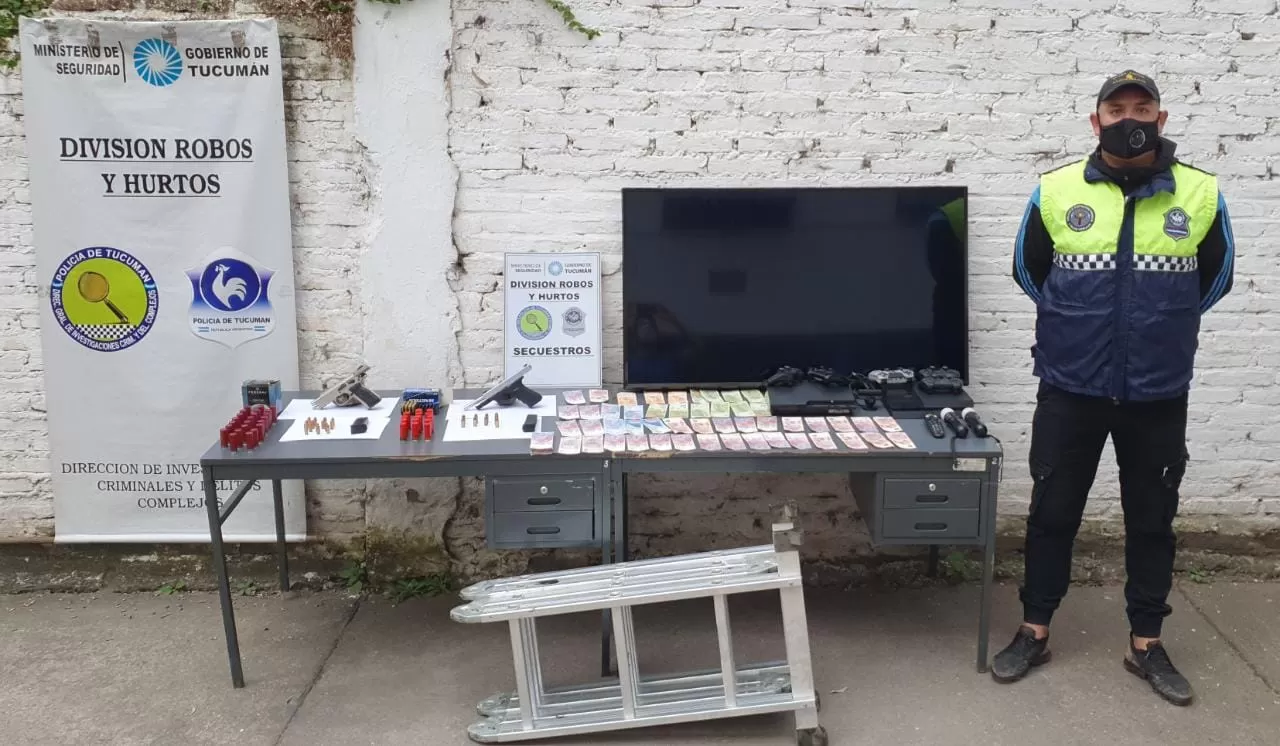 Secuestraron armas y recuperaron elementos robados en un escruche