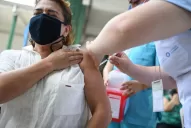 Según Manzur, se vacunará por edad más que por grupos