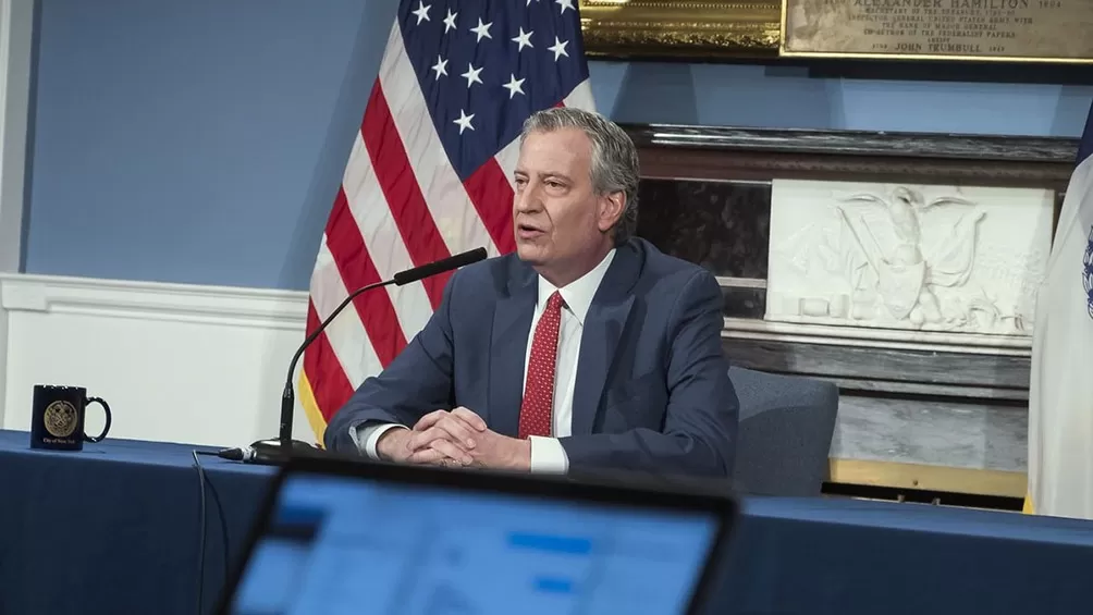 HOMENAJE. Bill de Blasio, alcalde de Nueva York, indicó que el desfile busca celebrar al personal esencial de la pandemia.