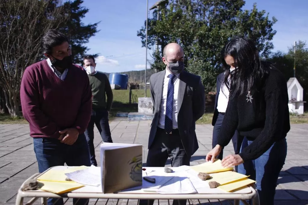 Lichtmajer entregó netbooks a estudiantes del nivel secundario en Raco