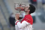 Roland Garros: Tsitsipas se sintió ganador antes de tiempo, y Djokovic le dio una lección 