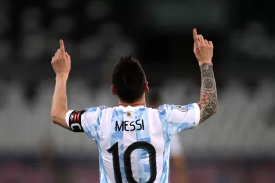 Messi es el rey de la precisión en un campo, dijo el DT de Uruguay