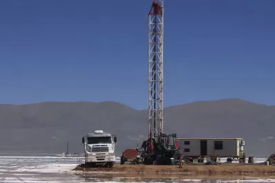 YPF analiza el mercado del litio, mineral clave para las nuevas tecnologías