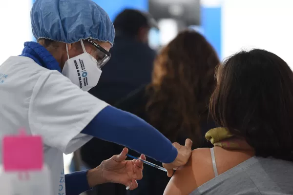 Vacunación para tucumanos de 39 años: comienza la cuenta regresiva para solicitar turnos