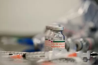 Afirman que la vacuna AstraZeneca previene hasta el 92% de hospitalizaciones por la variante Delta