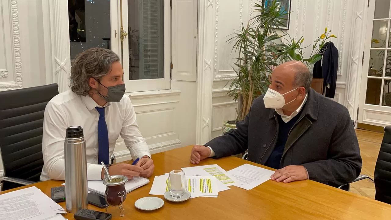 Seis ministros, una lluvia de obras y un mensaje político