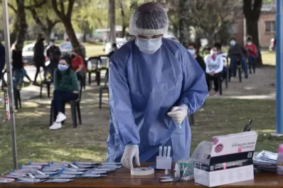 Reportaron 882 nuevos contagios y 14 muertes por covid-19 en la provincia
