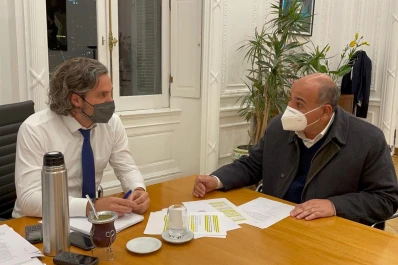 Seis ministros, una lluvia de obras y un mensaje político