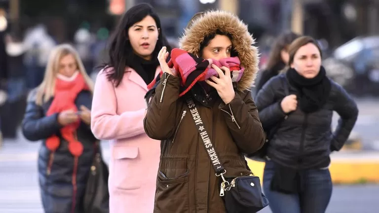 EL CAMBIO. Tras un fin de semana agradable, llegaron las bajas temperaturas a todo el país. TELAM