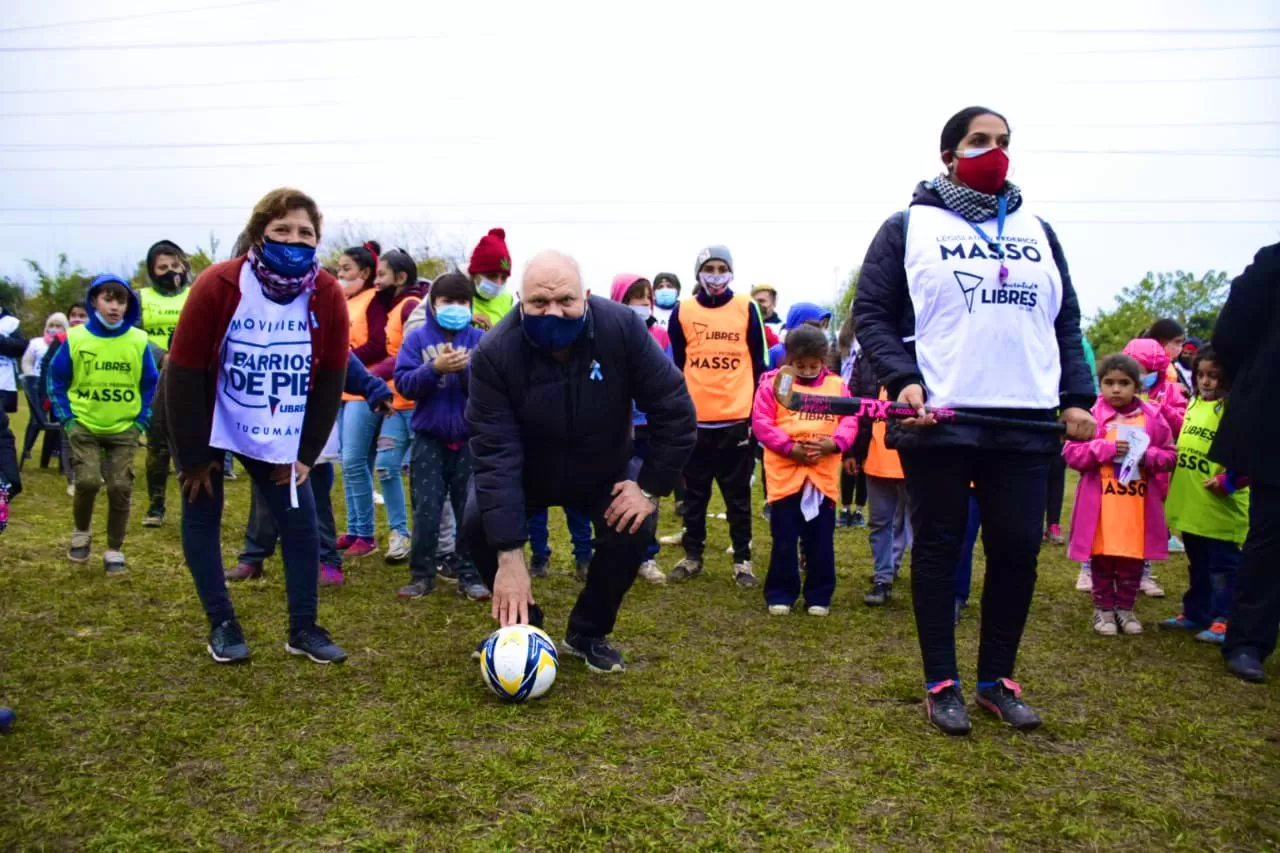 BARRIO PALMERAS. Masso inauguró la Escuelita Popular de Deportes.