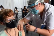  Sputnik V, AstraZeneca y Sinopharm, ¿cuál causa más efectos adversos?