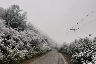 Hualinchay también amaneció blanco después de la primera nevada