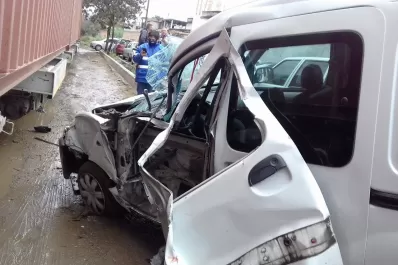 Un utilitario fue embestido por un tren de cargas en Tafí Viejo